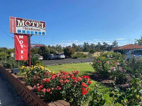 Donnybrook Motel Exteriör bild
